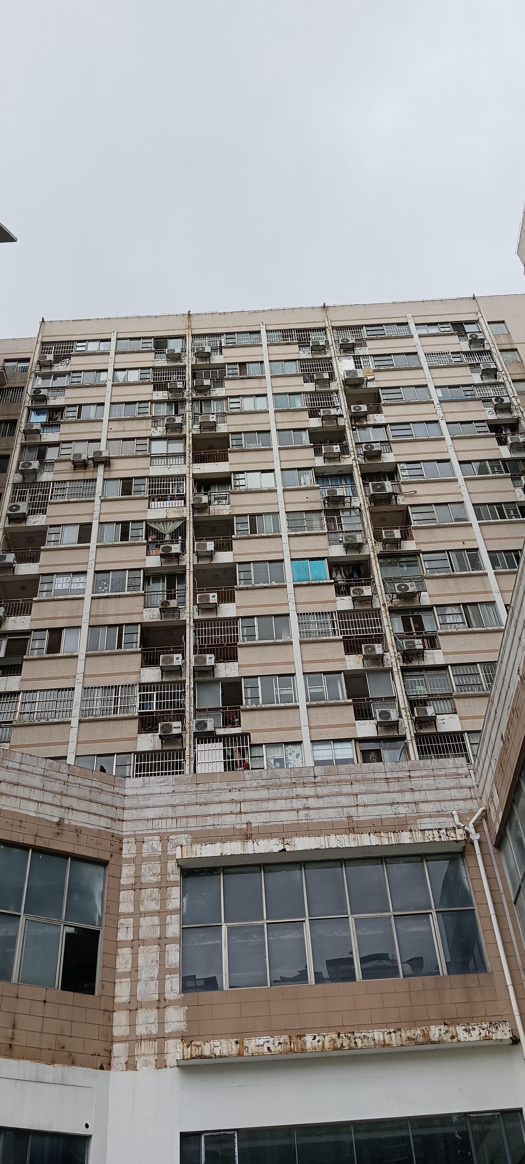 振宁商厦采光通风不错，业主配齐出租