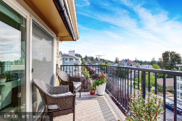 买房应该买卧室带阳台还是客厅带阳台的比较好？