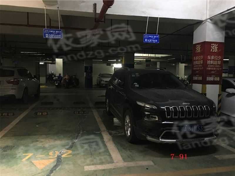 凤岭北 荣和大地一组团7栋靓车位 16万低价出售