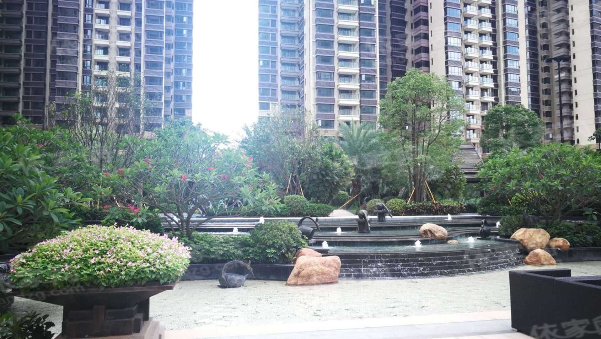 凤岭北 荣和公园大道92平精装四房 读双天桃