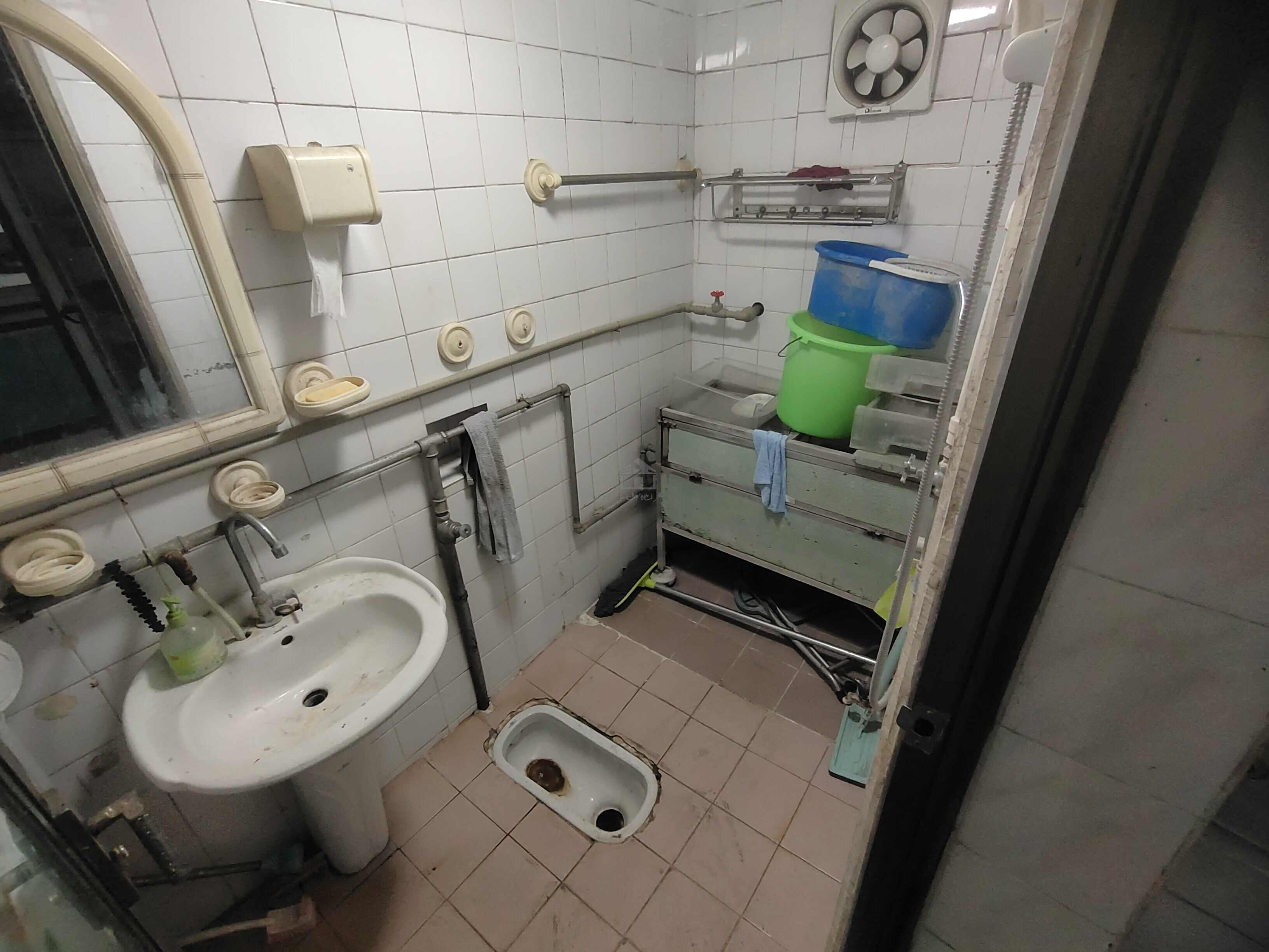 八菱汽配厂宿舍区2房1厅48万 厕所